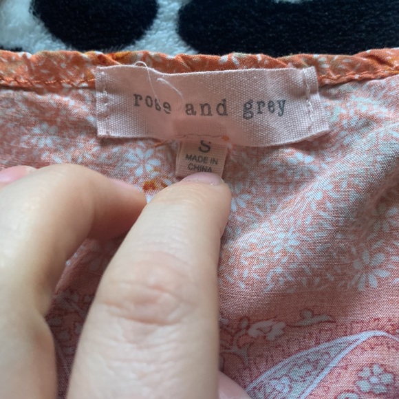 ROSE AND GREY WOMENS TOP SIZE SMALL - Picture 6 of 7